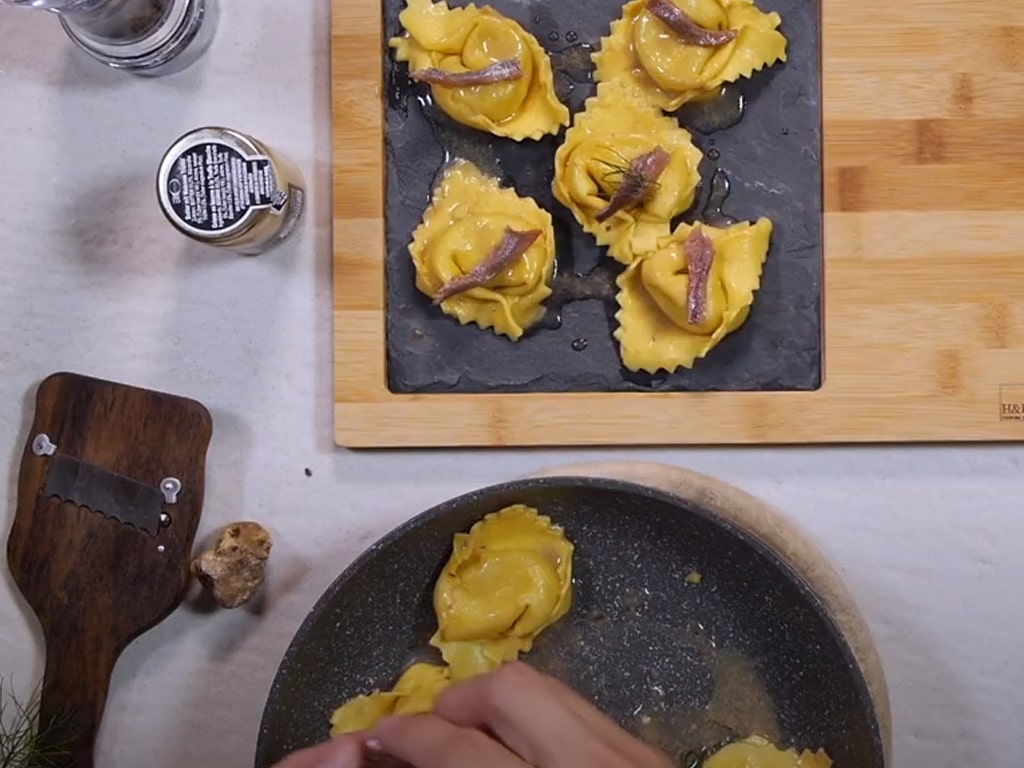 Cappellacci burro alici e tartufo bianco