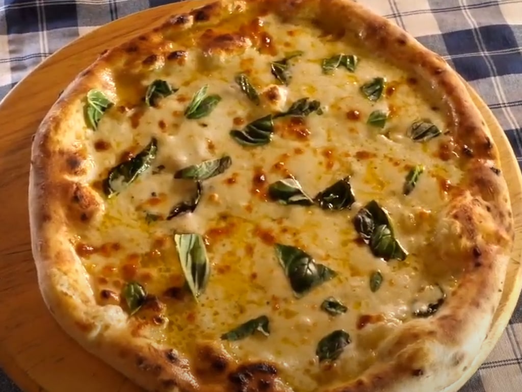 Truffle Pizza with Truffle Cheese, Mozzarella, Basil - Tartufi Italiani